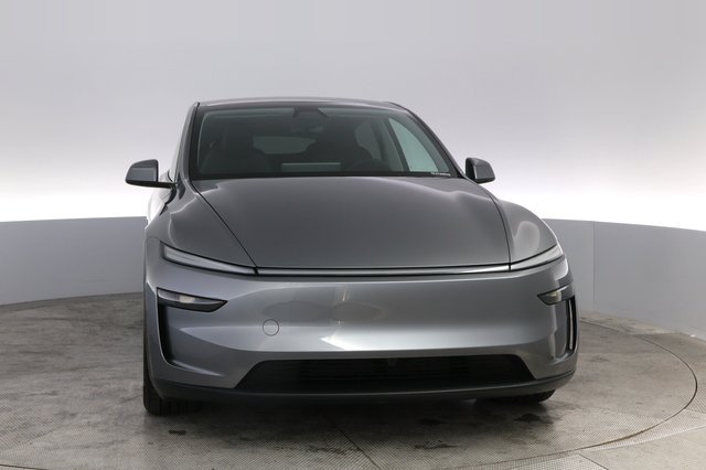 2026 Tesla Model Y — photo 9 of 22