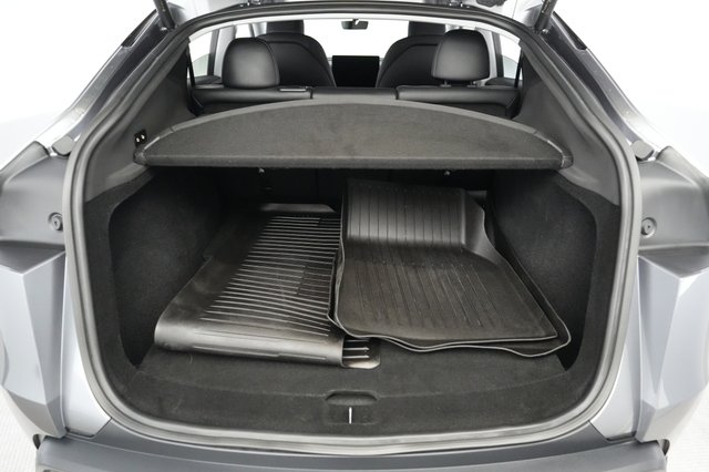 2026 Tesla Model Y — photo 6 of 22