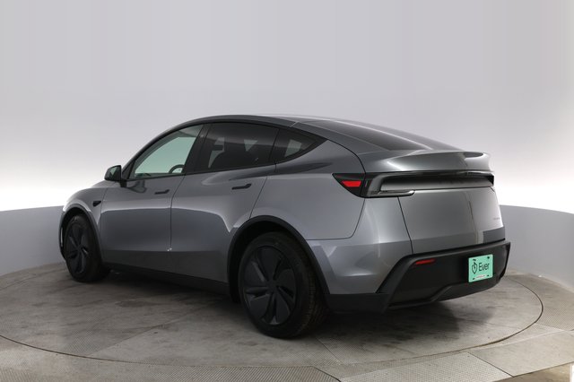 2026 Tesla Model Y — photo 13 of 22