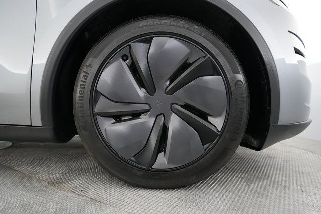 2026 Tesla Model Y — photo 16 of 22