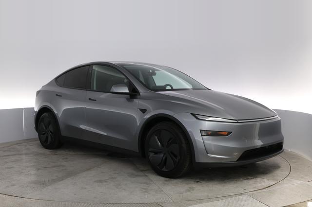 2026 Tesla Model Y — photo 10 of 22
