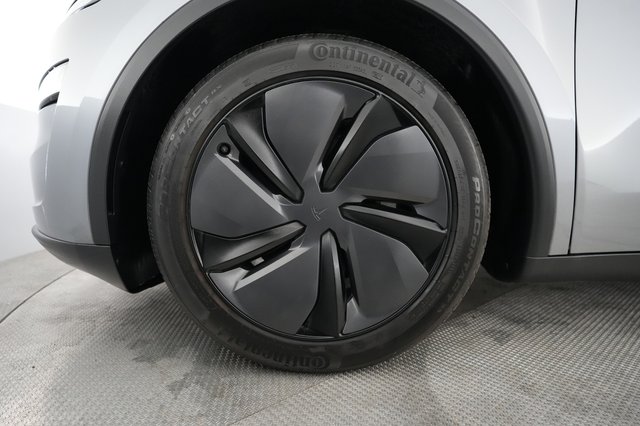 2026 Tesla Model Y — photo 7 of 22