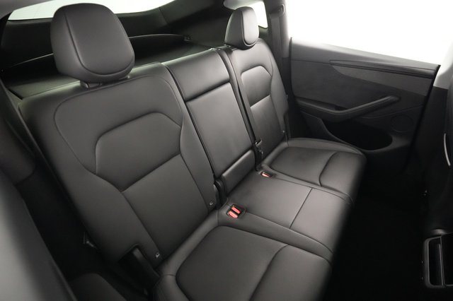 2026 Tesla Model Y — photo 4 of 22