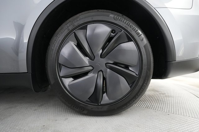 2026 Tesla Model Y — photo 17 of 22