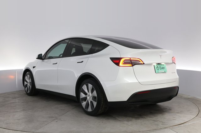 2022 Tesla Model Y — photo 13 of 21