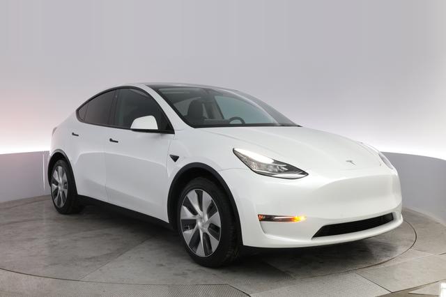 2022 Tesla Model Y — photo 10 of 21