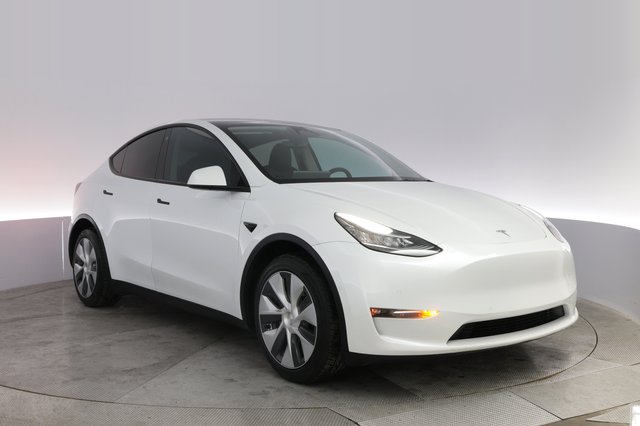 2022 Tesla Model Y — photo 10 of 21