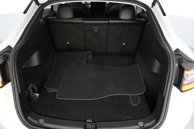 2022 Tesla Model Y — photo 6 of 21
