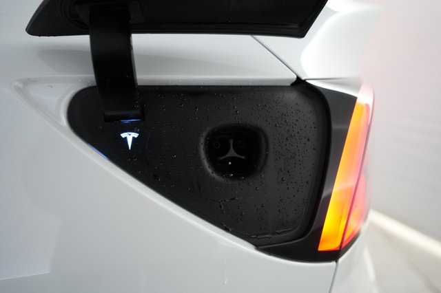 2022 Tesla Model Y — photo 8 of 21