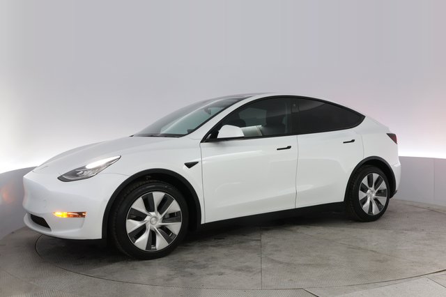 2022 Tesla Model Y — photo 14 of 21