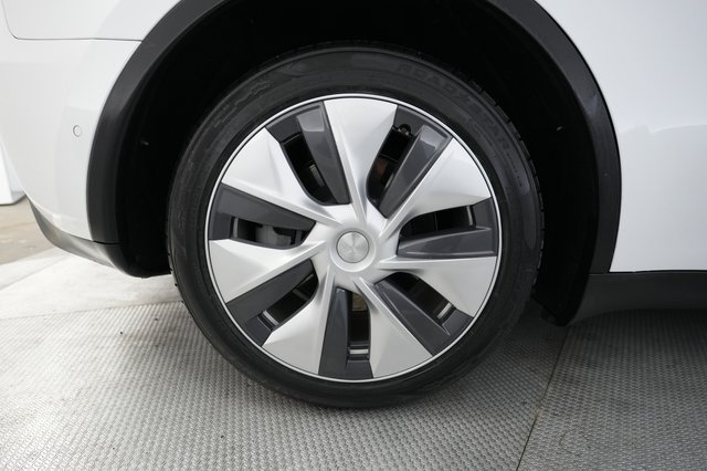 2022 Tesla Model Y — photo 17 of 21