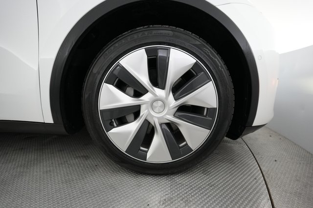 2022 Tesla Model Y — photo 16 of 21