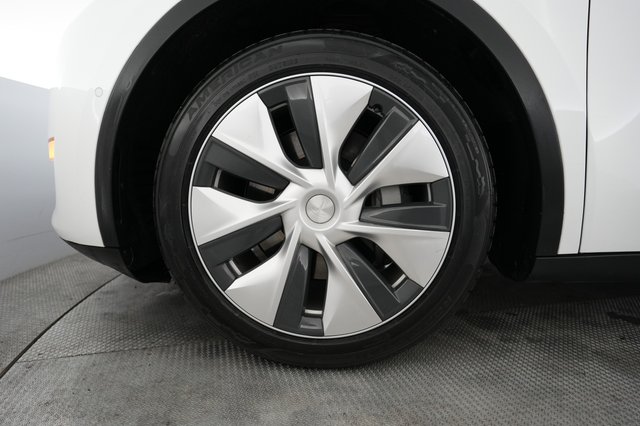 2022 Tesla Model Y — photo 15 of 21
