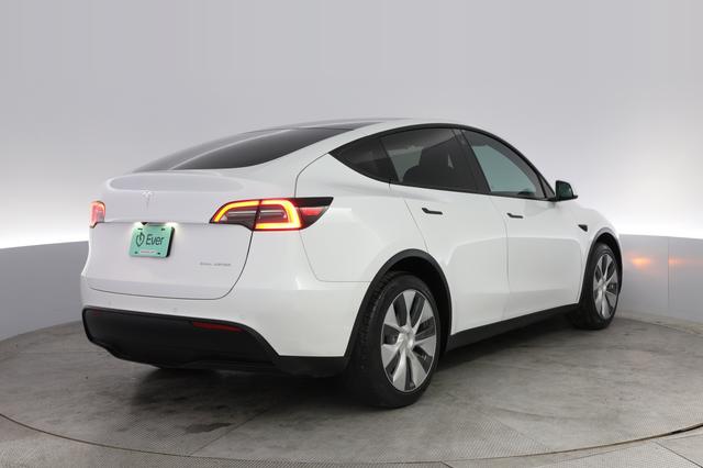 2022 Tesla Model Y — photo 2 of 21