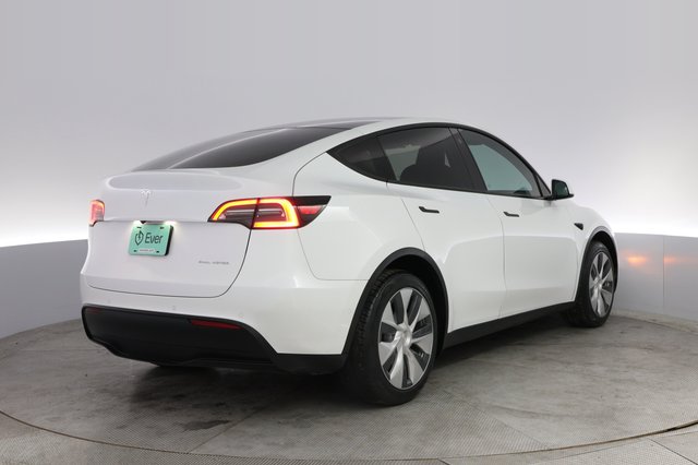 2022 Tesla Model Y — photo 2 of 21