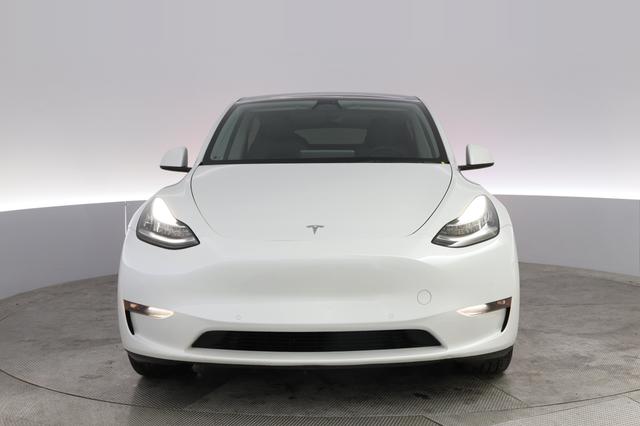 2022 Tesla Model Y — photo 9 of 21