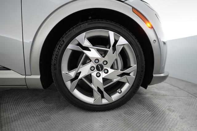 2023 Genesis GV60 — photo 7 of 21