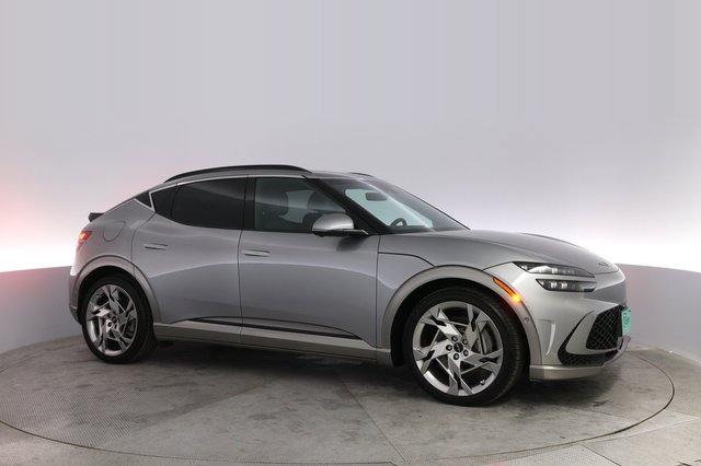 2023 Genesis GV60 — photo 11 of 21