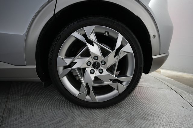 2023 Genesis GV60 — photo 15 of 21