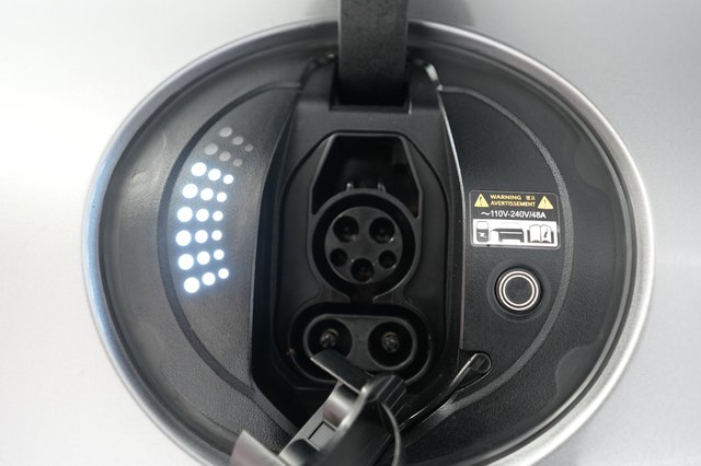 2023 Genesis GV60 — photo 8 of 21