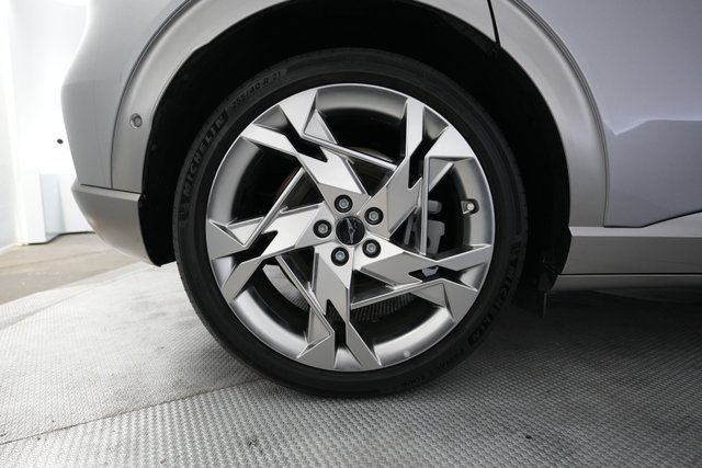 2023 Genesis GV60 — photo 17 of 21