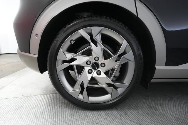 2023 Genesis GV60 — photo 7 of 21