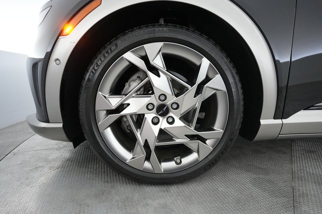 2023 Genesis GV60 — photo 16 of 21