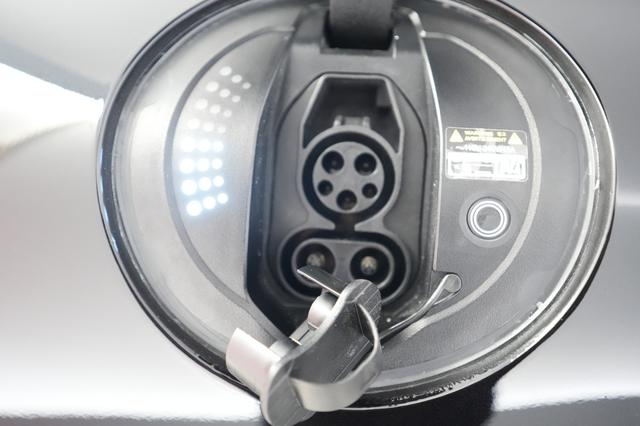 2023 Genesis GV60 — photo 8 of 21