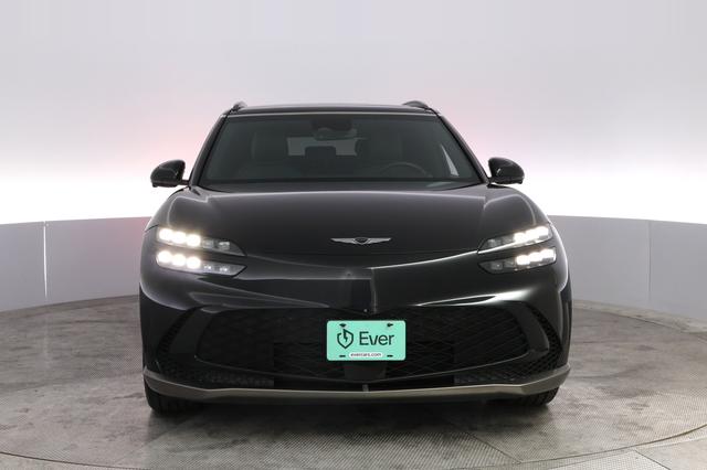 2023 Genesis GV60 — photo 9 of 21