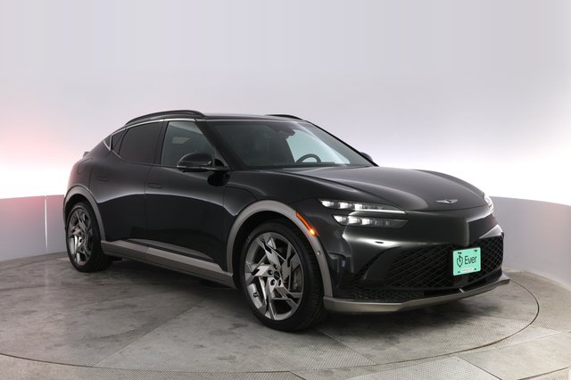 2023 Genesis GV60 — photo 10 of 21