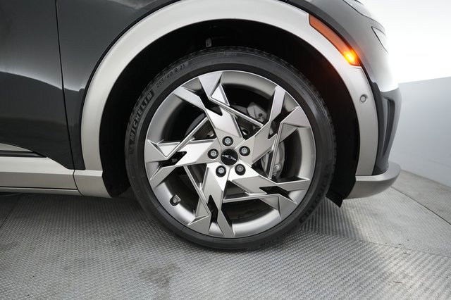 2023 Genesis GV60 — photo 17 of 21