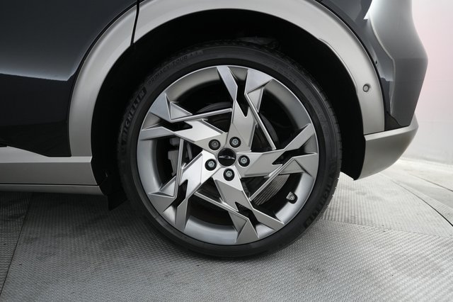 2023 Genesis GV60 — photo 15 of 21