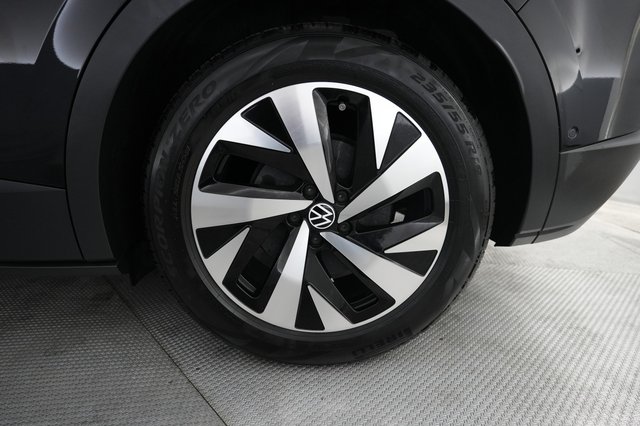 2024 Volkswagen ID.4 — photo 15 of 20