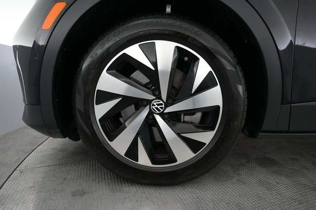 2024 Volkswagen ID.4 — photo 16 of 20