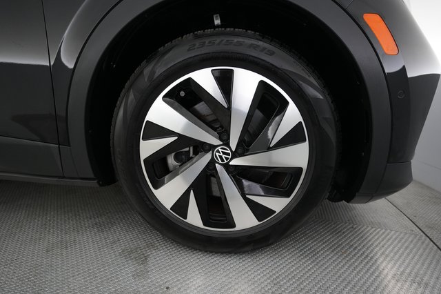 2024 Volkswagen ID.4 — photo 17 of 20