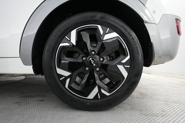 2024 Kia Niro EV — photo 16 of 20