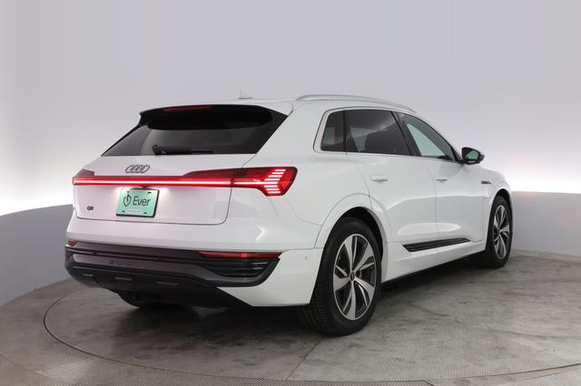2024 Audi Q8 e-tron — photo 2 of 21