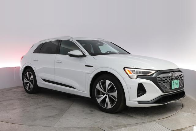 2024 Audi Q8 e-tron — photo 10 of 21