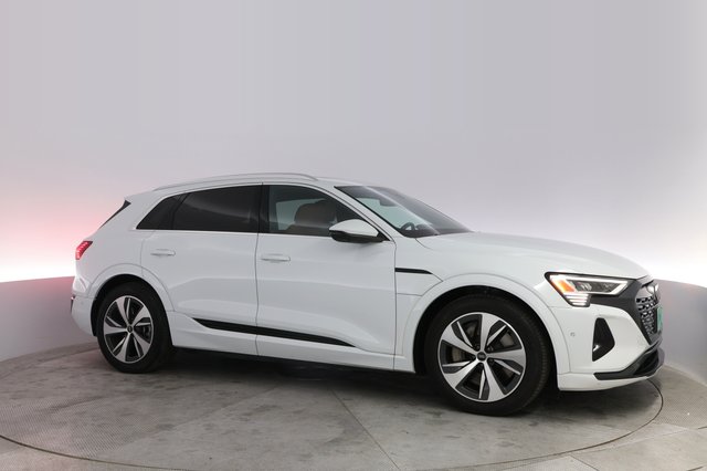 2024 Audi Q8 e-tron — photo 11 of 21