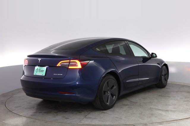 2022 Tesla Model 3 — photo 2 of 21