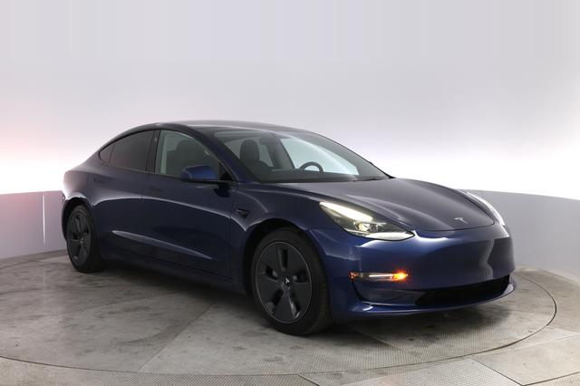 2022 Tesla Model 3 — photo 10 of 21