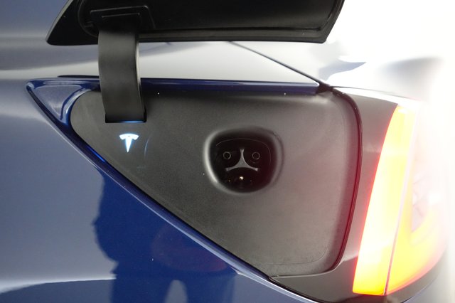 2022 Tesla Model 3 — photo 8 of 21