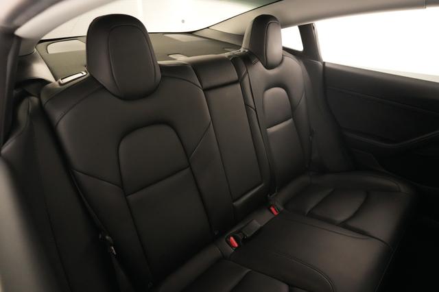 2022 Tesla Model 3 — photo 4 of 21