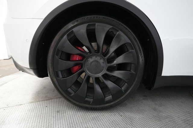 2022 Tesla Model Y — photo 7 of 21
