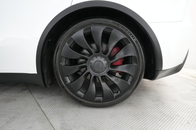 2022 Tesla Model Y — photo 15 of 21