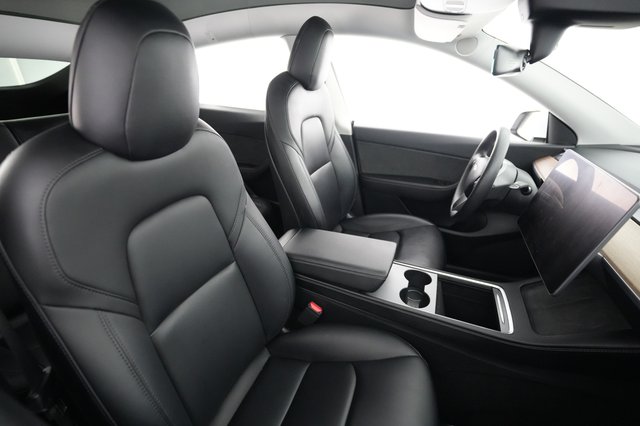 2022 Tesla Model Y — photo 17 of 21