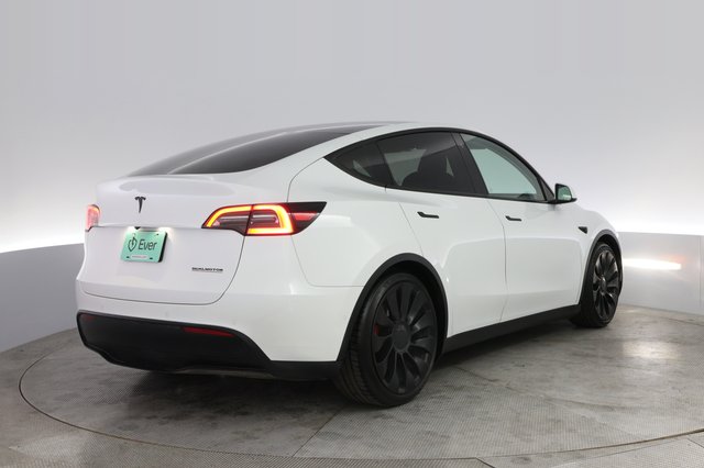 2022 Tesla Model Y — photo 2 of 21