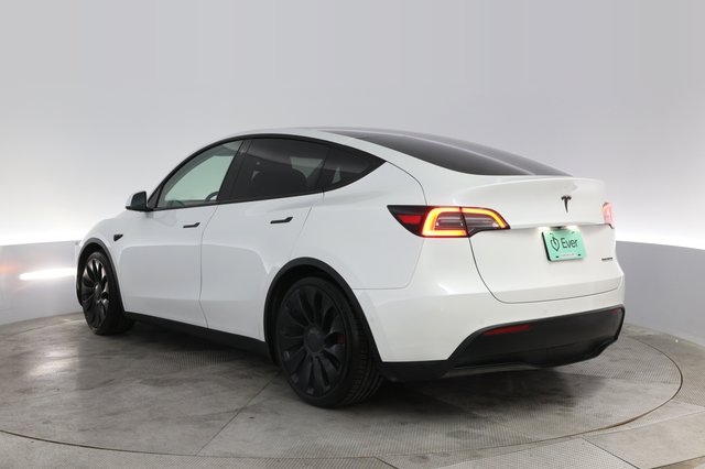 2022 Tesla Model Y — photo 13 of 21