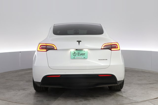 2022 Tesla Model Y — photo 12 of 21