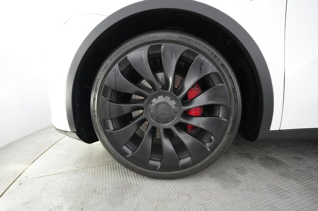 2022 Tesla Model Y — photo 16 of 21